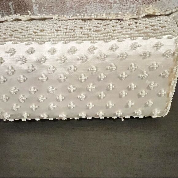 Vintage Beaded Pillbox Handbag ￼ - Picture 4 of 16
